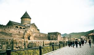 Svetitskhoveli_Orthodox_Cathedral,_Mtskheta,_Georgia,_2011.jpg